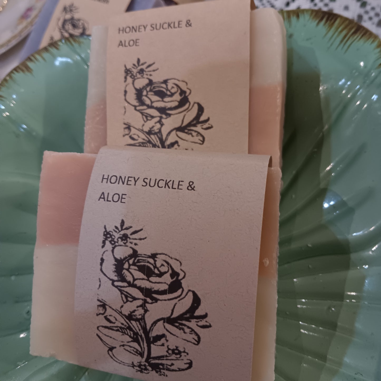 Honeysuckle Soap - Vegan & aloe